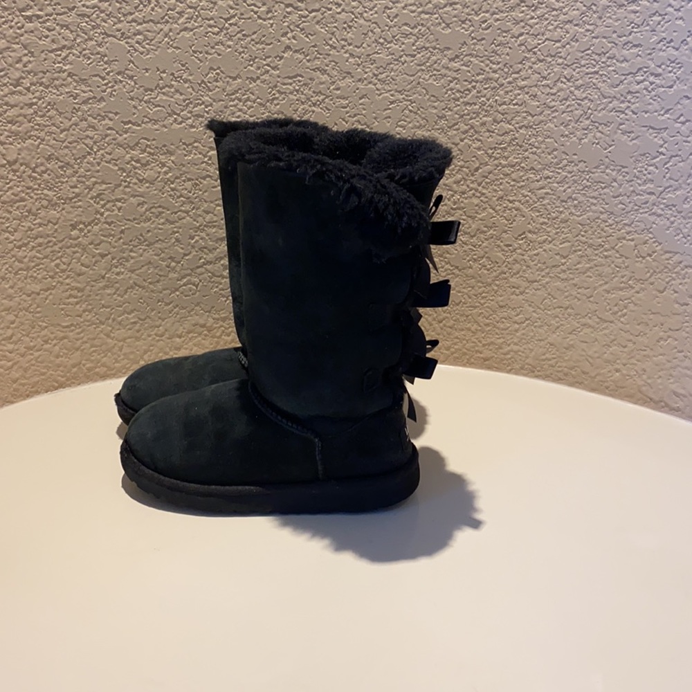 Ugg’s Bailey Bows (3 bows) Black Leather Big girl size 3.